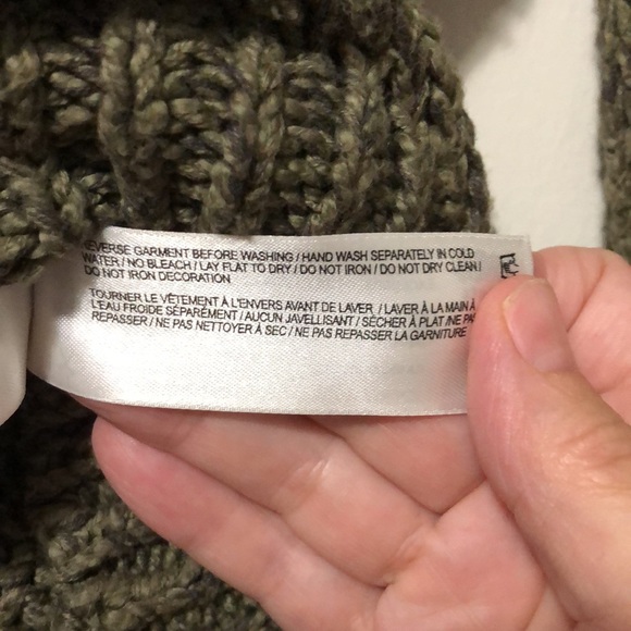 2 ROOTS Sweaters. Green and Oat SzS Soft 90% Cotton and 10% Raime. - Picture 6 of 9